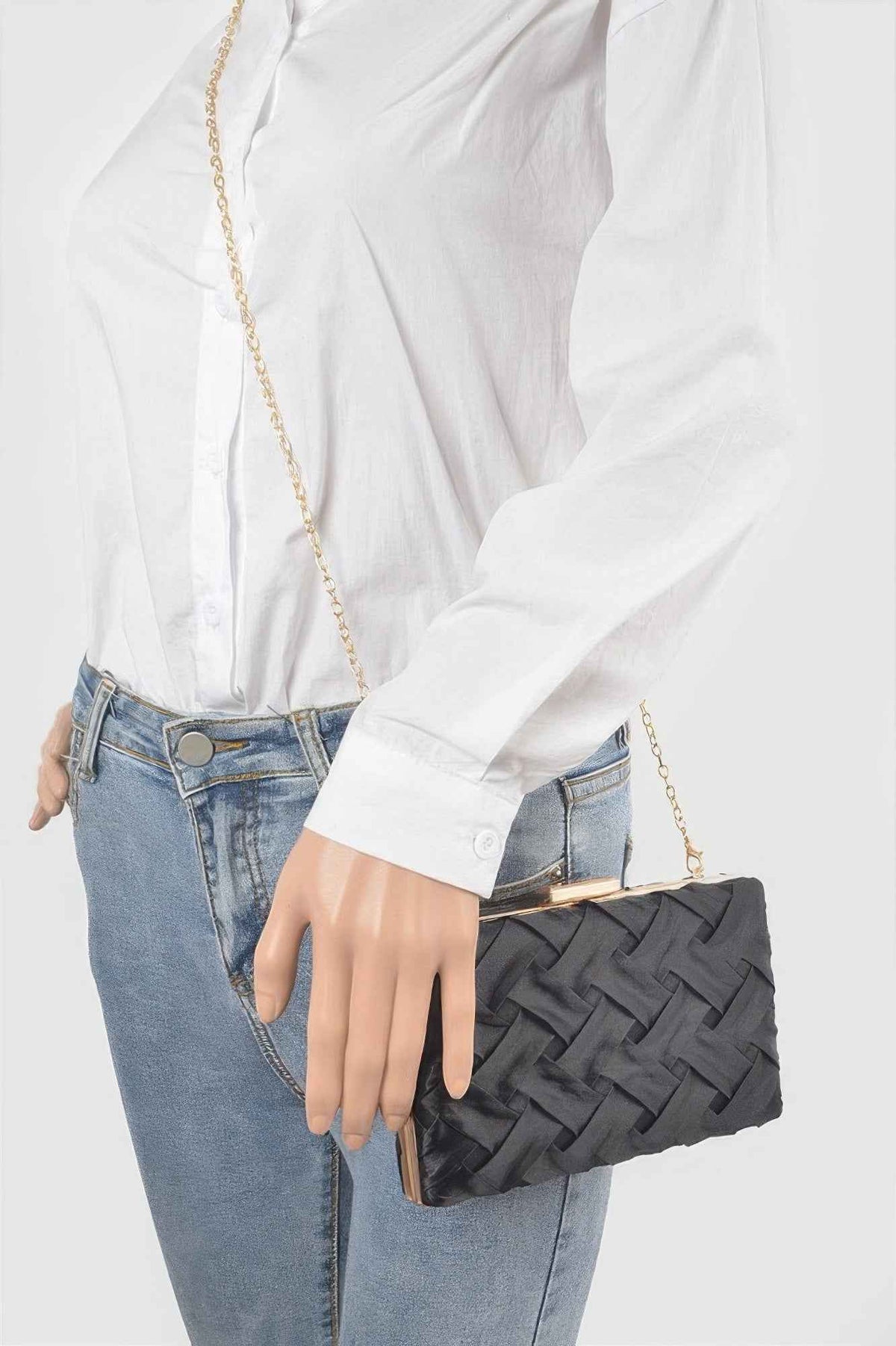 Cross Hatched Chain Clutch