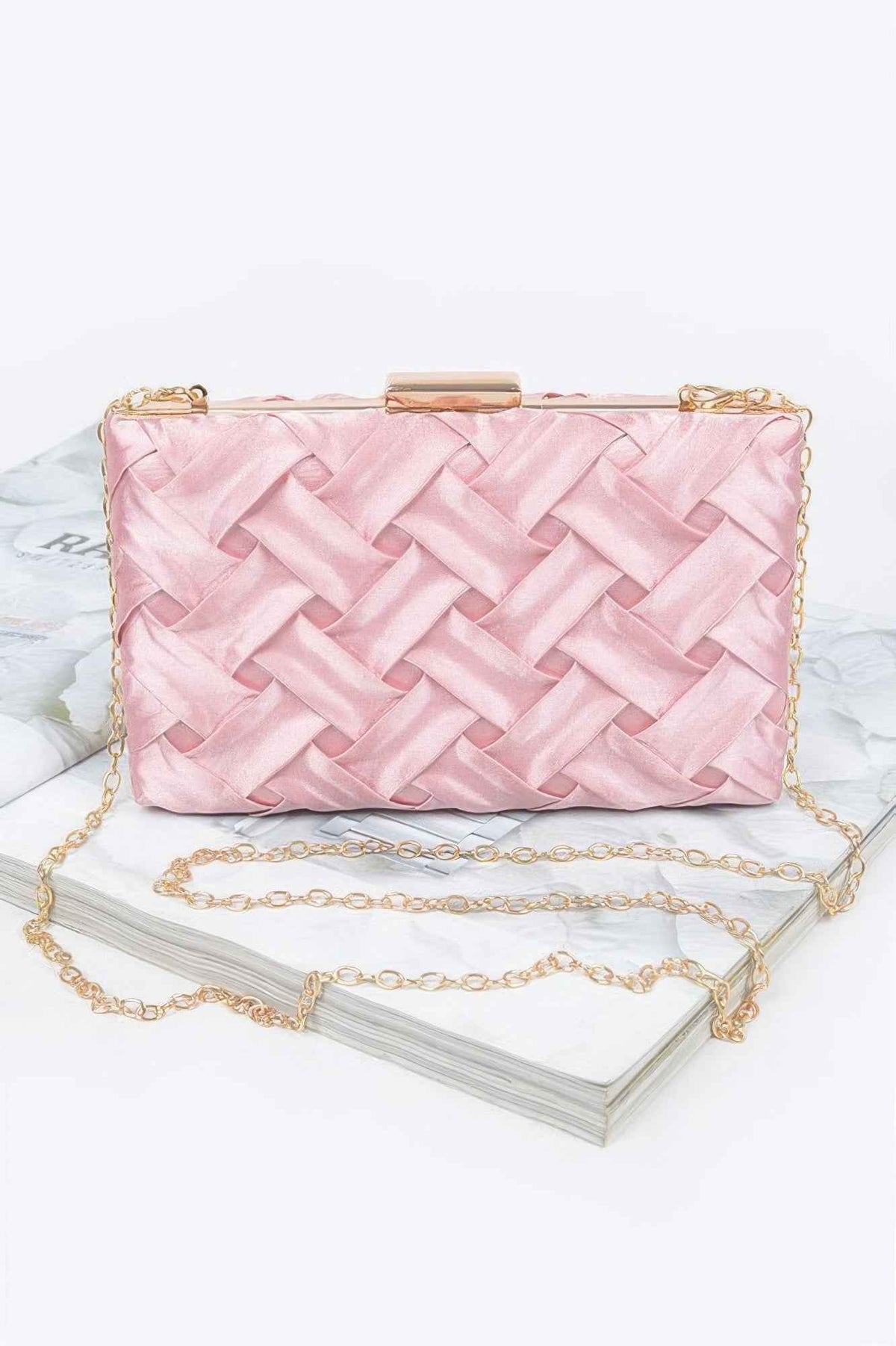Cross Hatched Chain Clutch