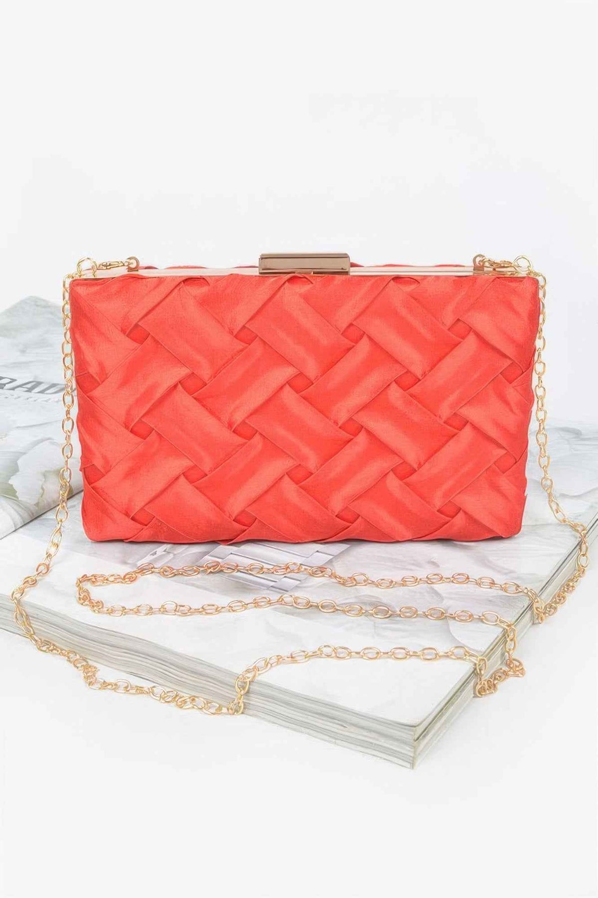 Cross Hatched Chain Clutch